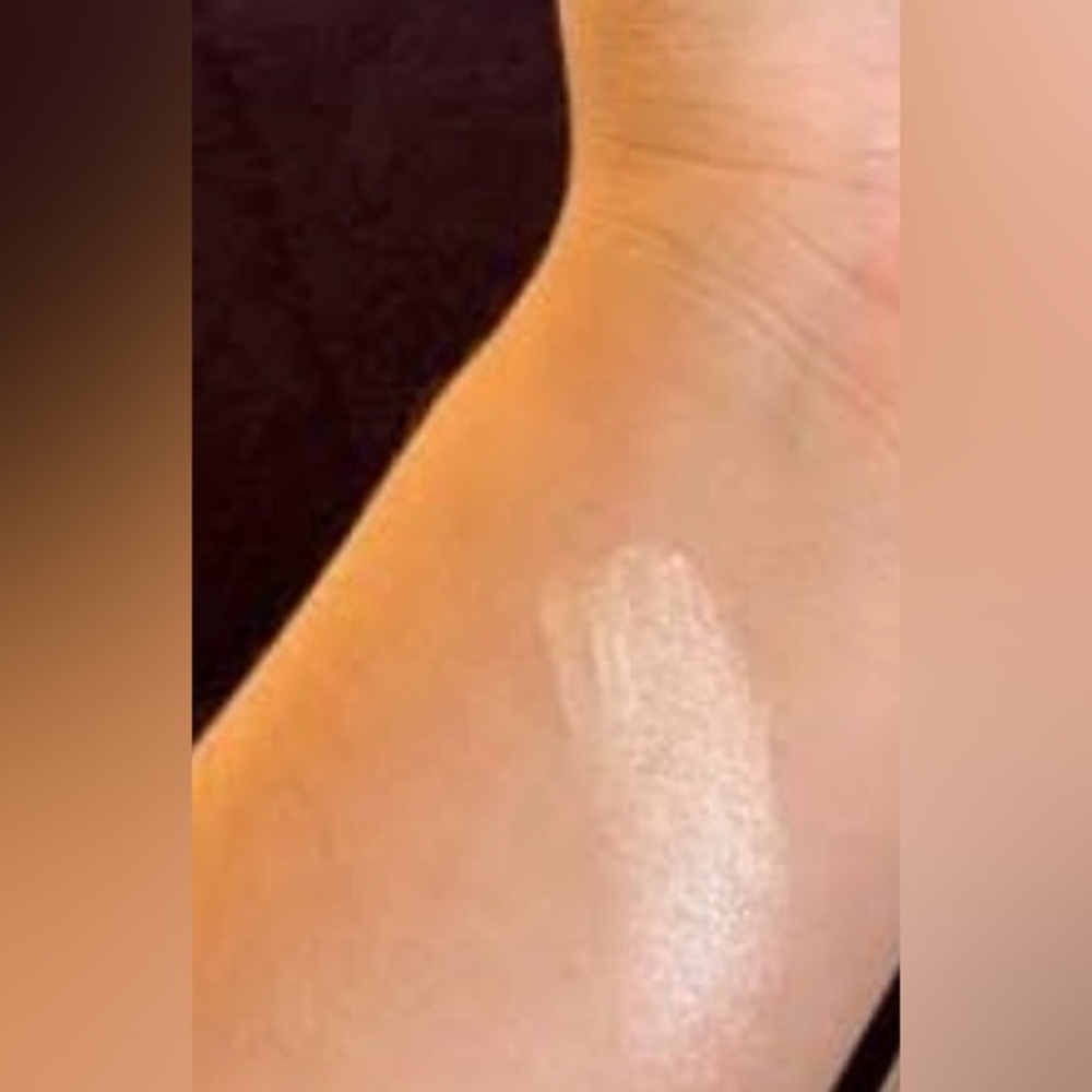 R.E.M. Beauty Interstellar Highlight Topper in Miss Saturn ** - Picture 4 of 6